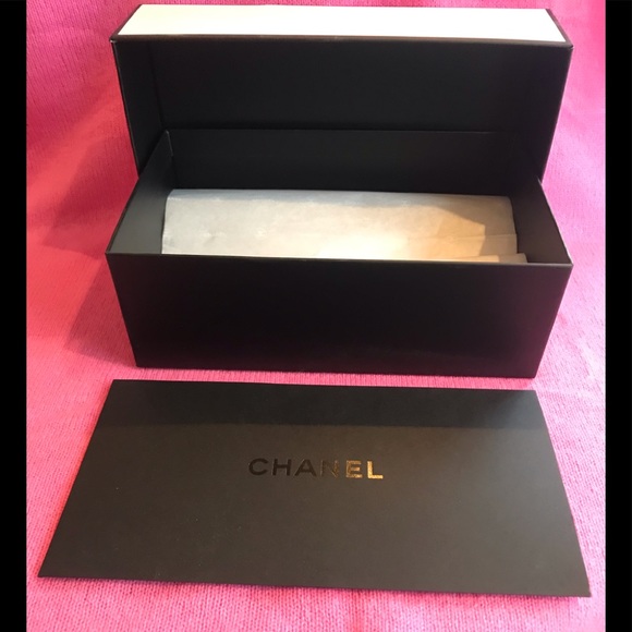 Chanel Gift Box - Picture 3 of 11